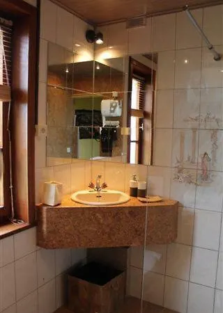 Au Fil Des Saisons Sur La Wiels Bed & Breakfast 3*